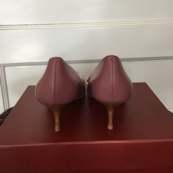 Donald/Pliner FELICITYUS Orchid Snake Print pumps - Picture 5 of 8